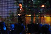 Thomas Muderlak, Hausherr in der BMW Welt, begrüsste die Gäste der BMW Nacht der Farben (©Foto: Ingrid Grossmann)